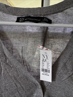 New York & Company Gray V-Neck Sweater (XXL)